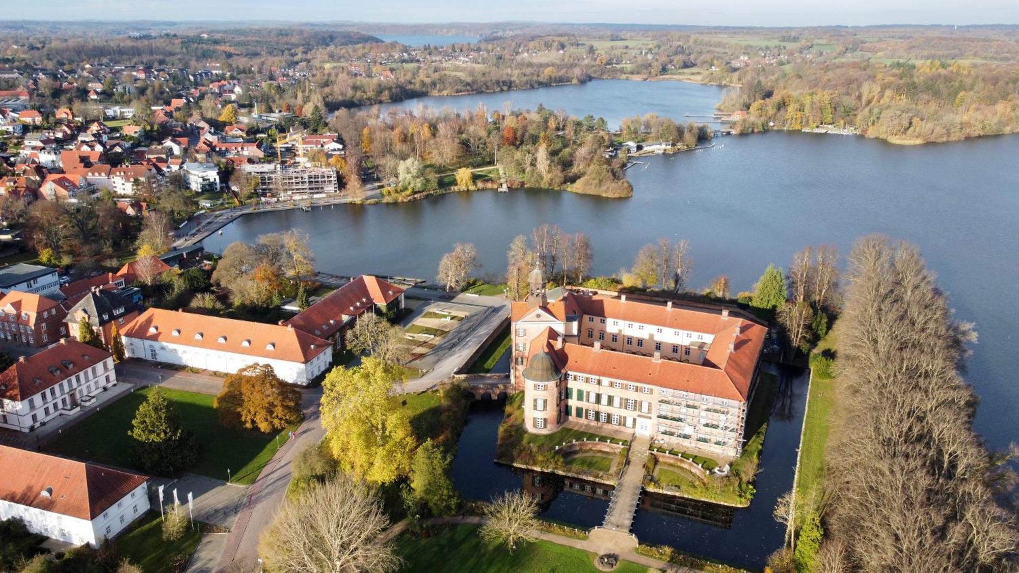 Mitten Im Gruenen - Apartment Mit Wohlfuehlcharakter In Stadtrandlage Eutin Exterior foto
